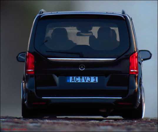 1:18 Mercedes-Benz V-Class AMG Black Line + 3tlg. MB Alufelgen